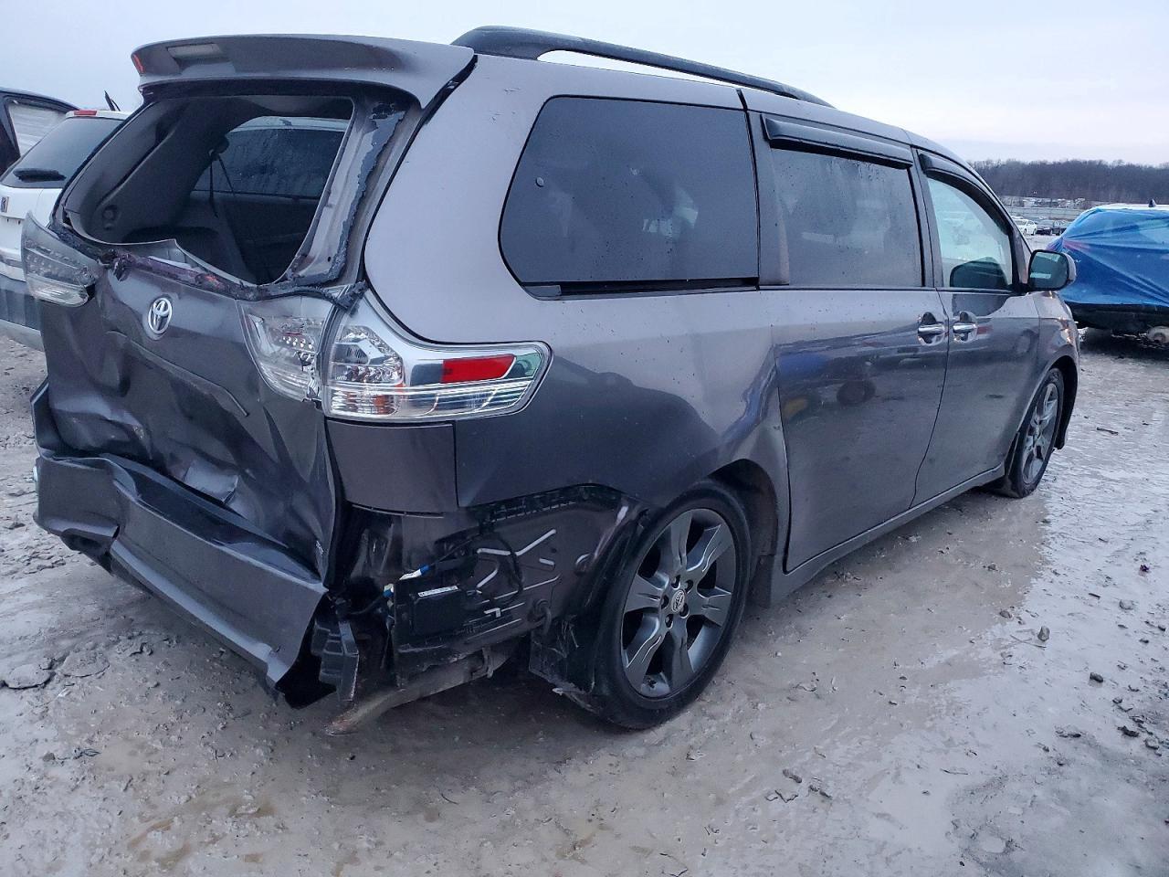 2015 TOYOTA SIENNA