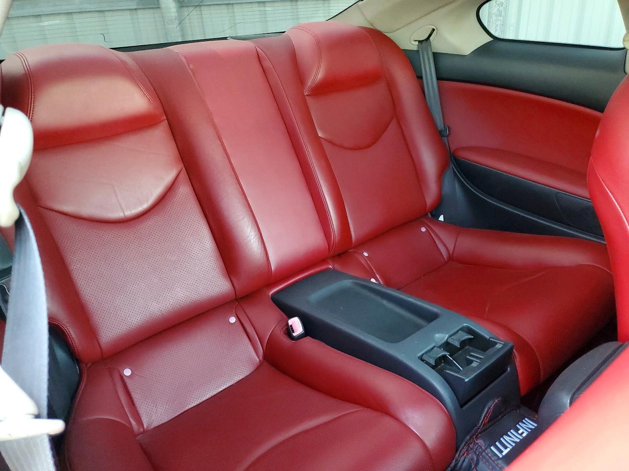 2011 INFINITI G37