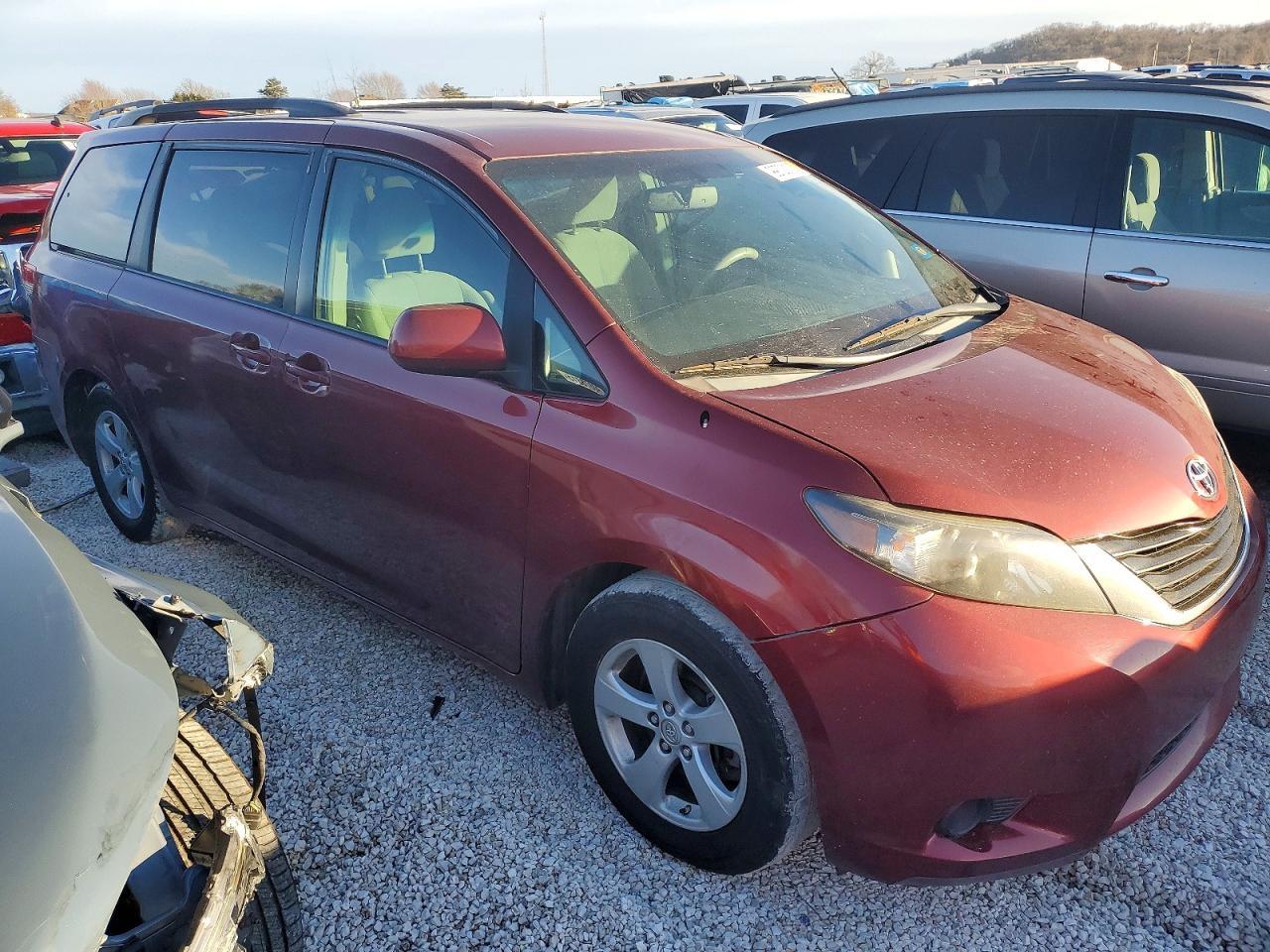 2014 TOYOTA SIENNA