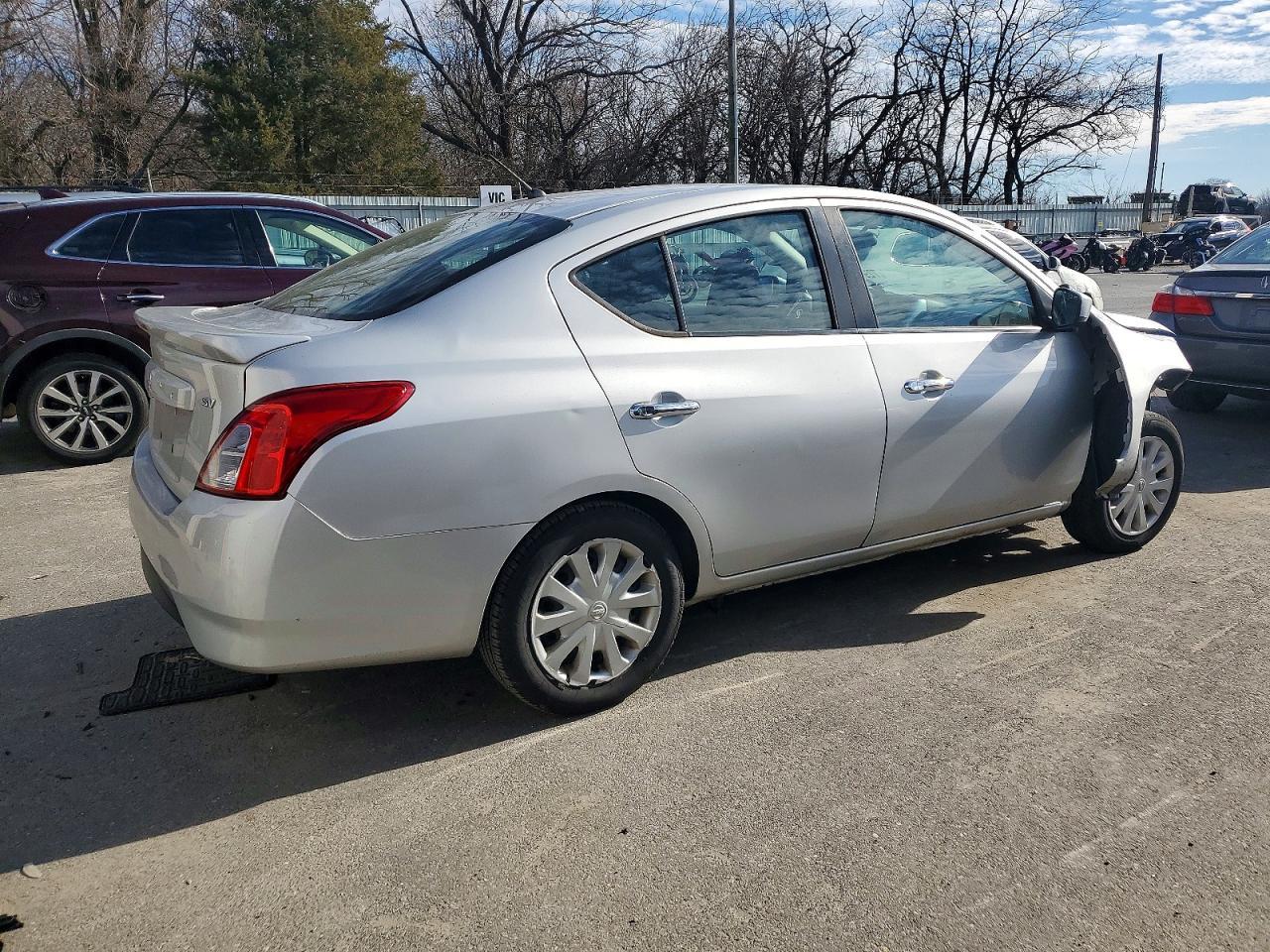 2017 NISSAN VERSA