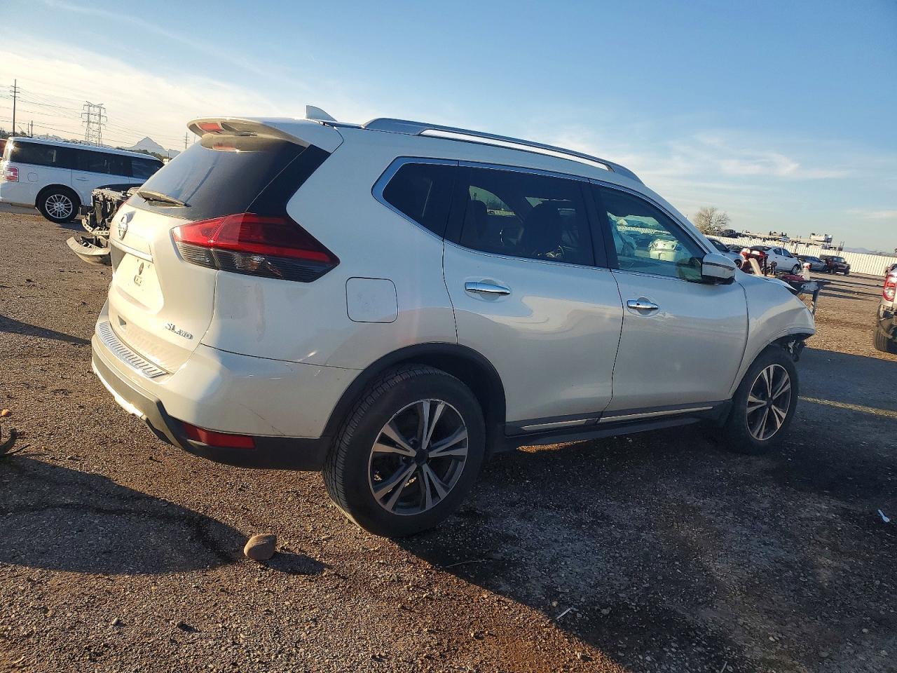 2017 NISSAN ROGUE