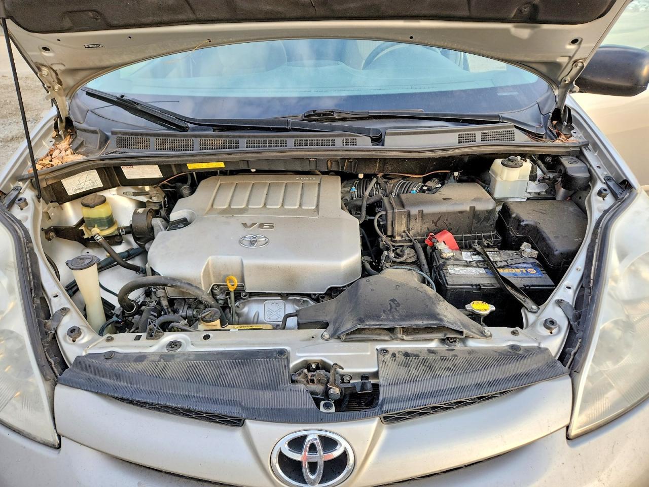 2010 TOYOTA SIENNA