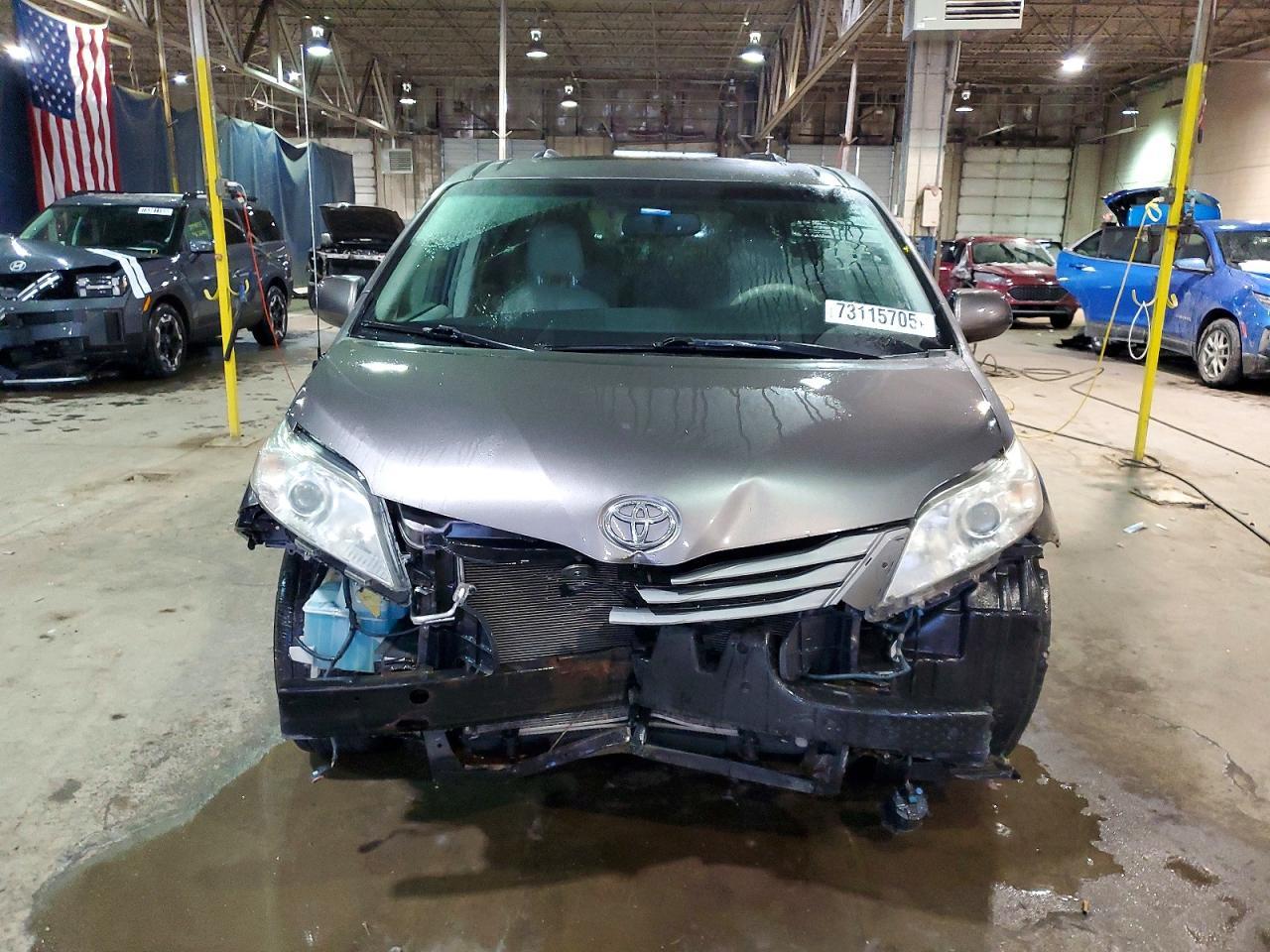 2014 TOYOTA SIENNA
