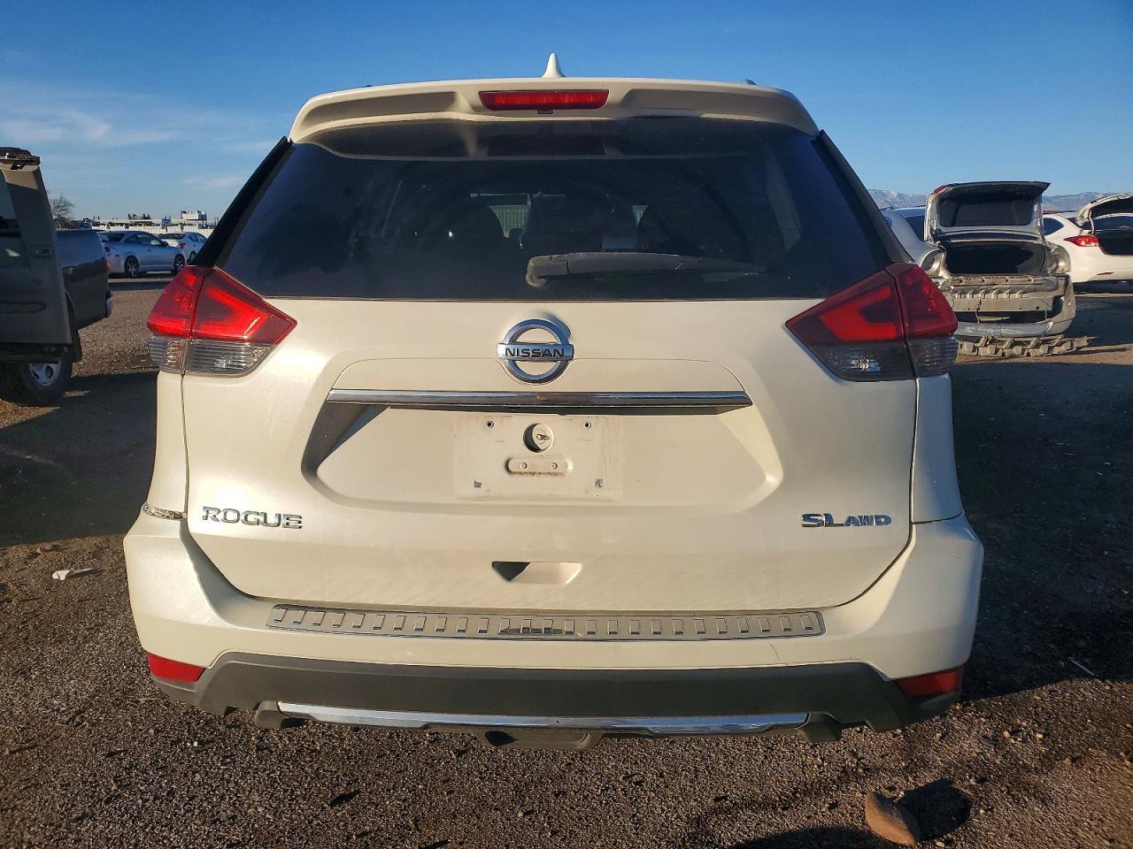 2017 NISSAN ROGUE