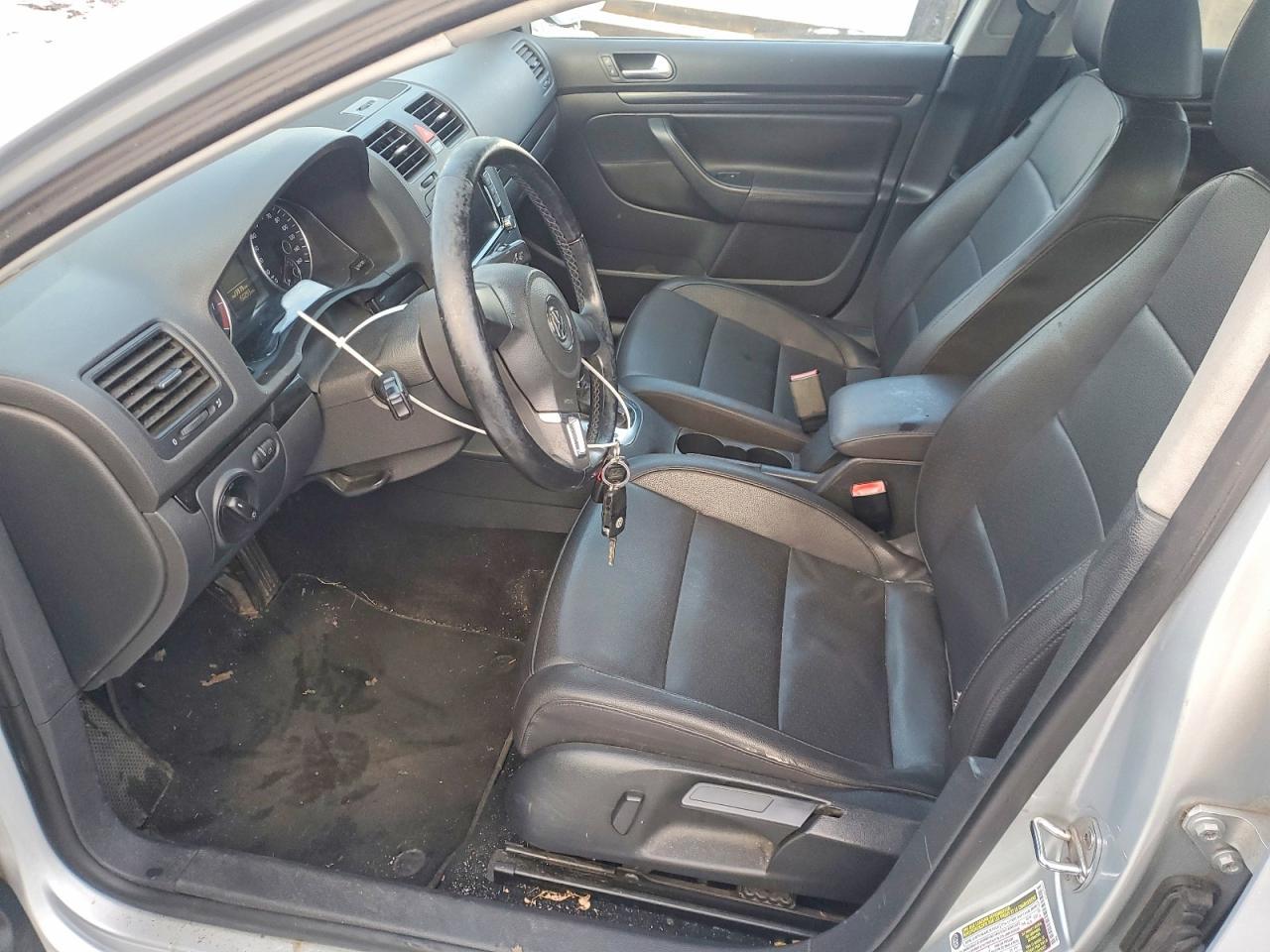 2010 VOLKSWAGEN JETTA