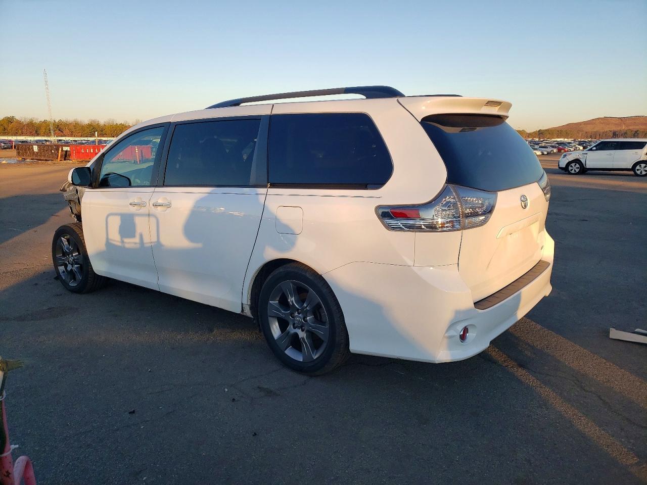 2016 TOYOTA SIENNA