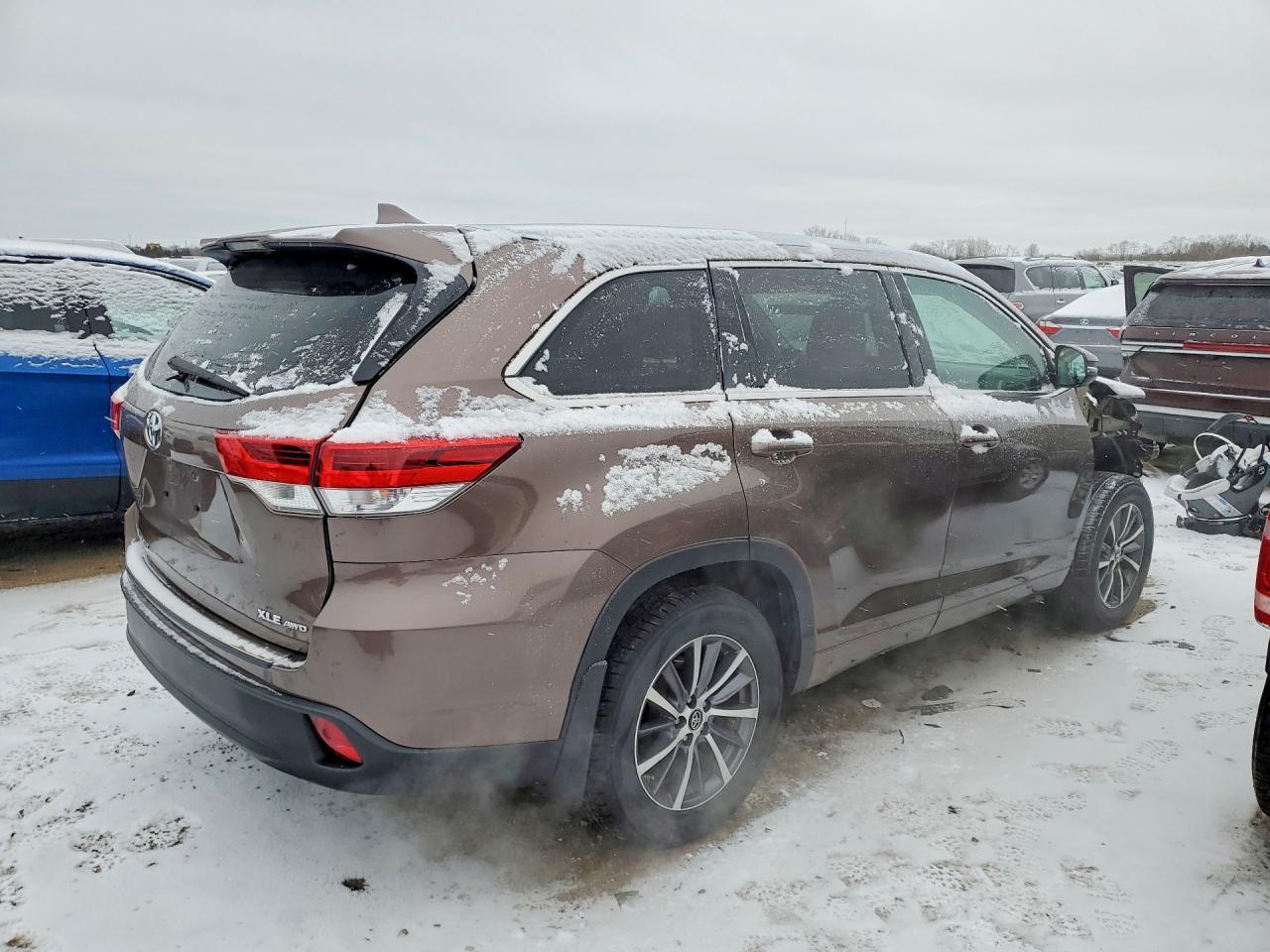 2017 TOYOTA HIGHLANDER