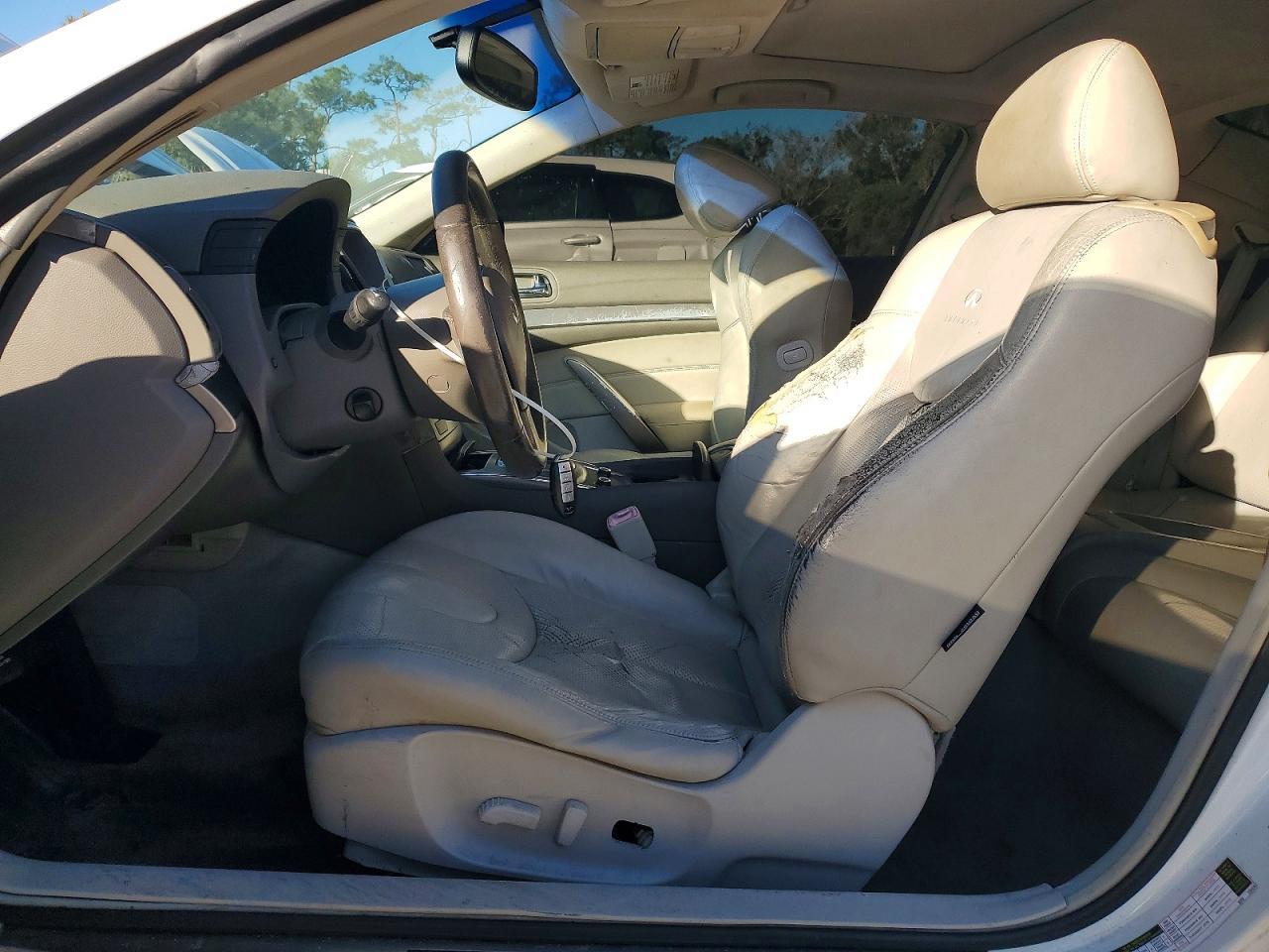 2011 INFINITI G37