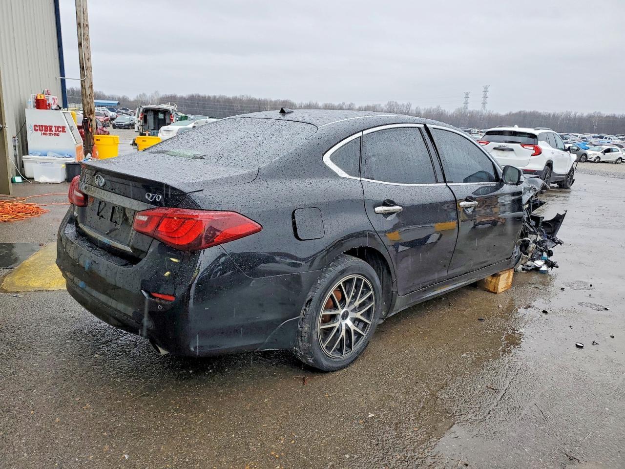 2017 INFINITI Q70