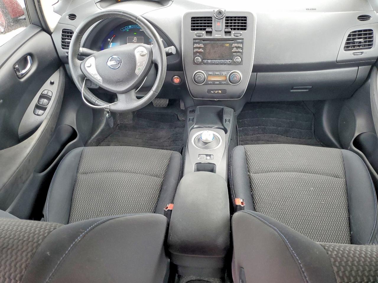 2015 NISSAN LEAF