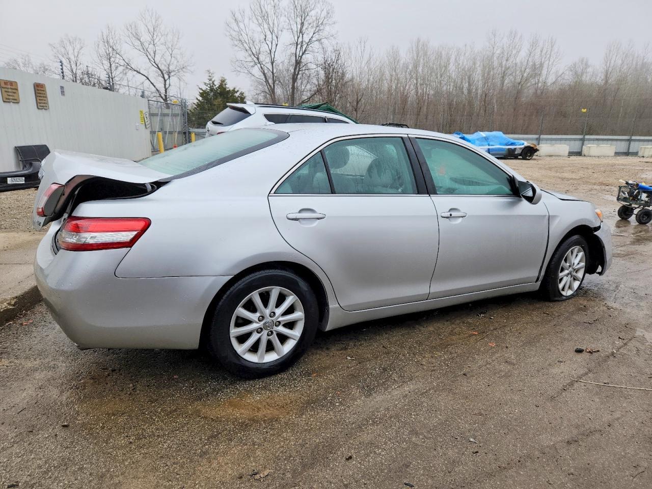 2011 TOYOTA CAMRY