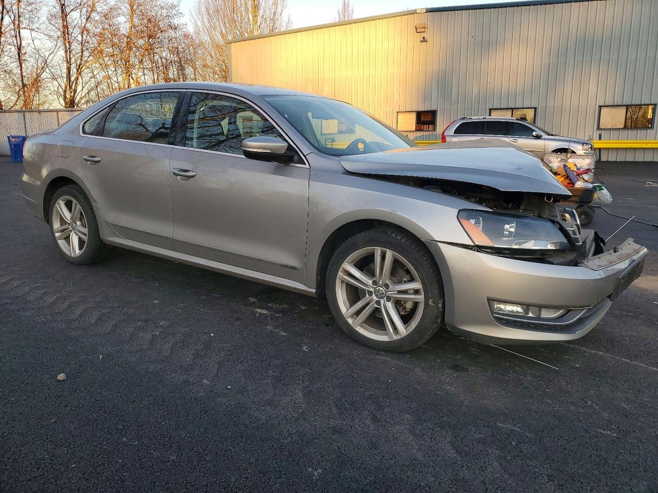 2014 VOLKSWAGEN Passat