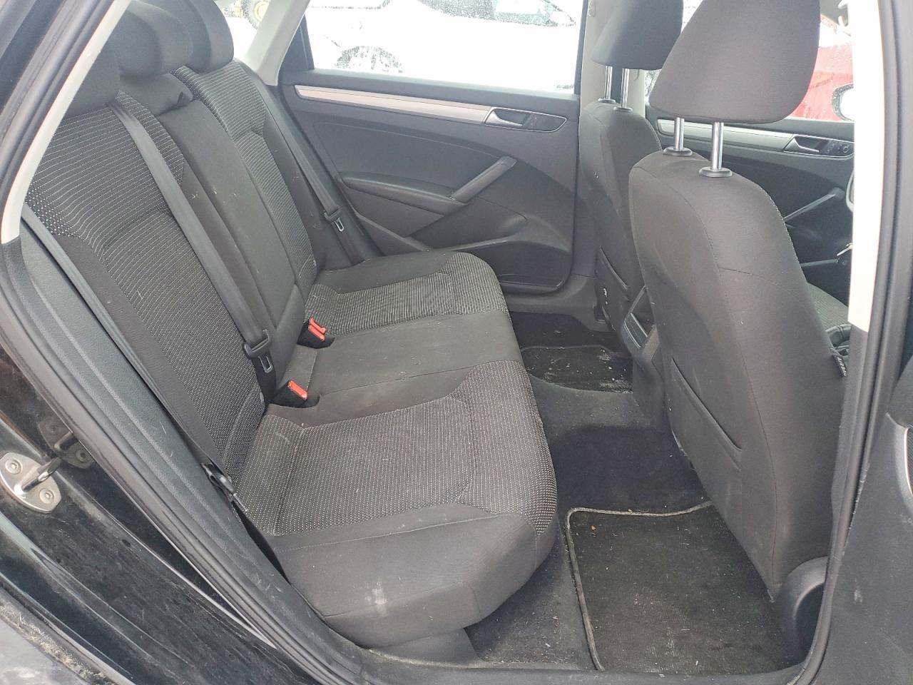 2016 VOLKSWAGEN Passat
