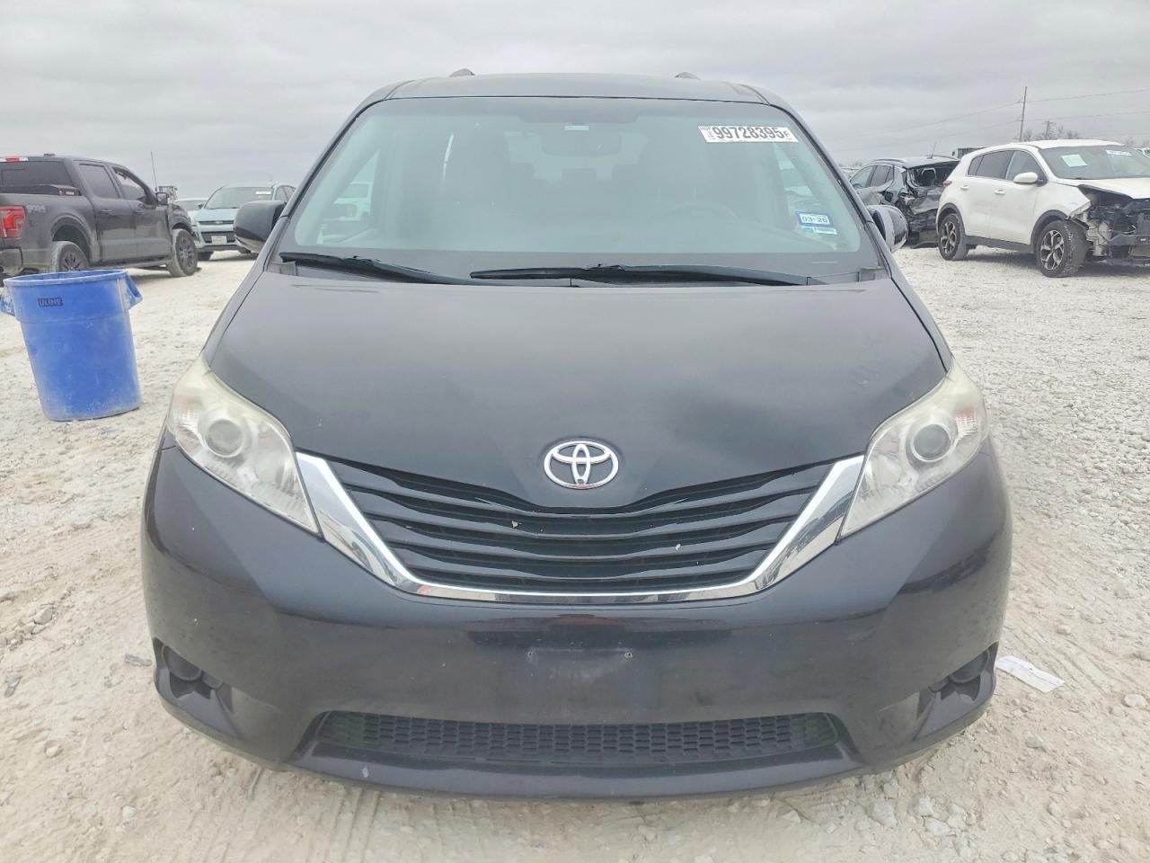 2017 TOYOTA SIENNA