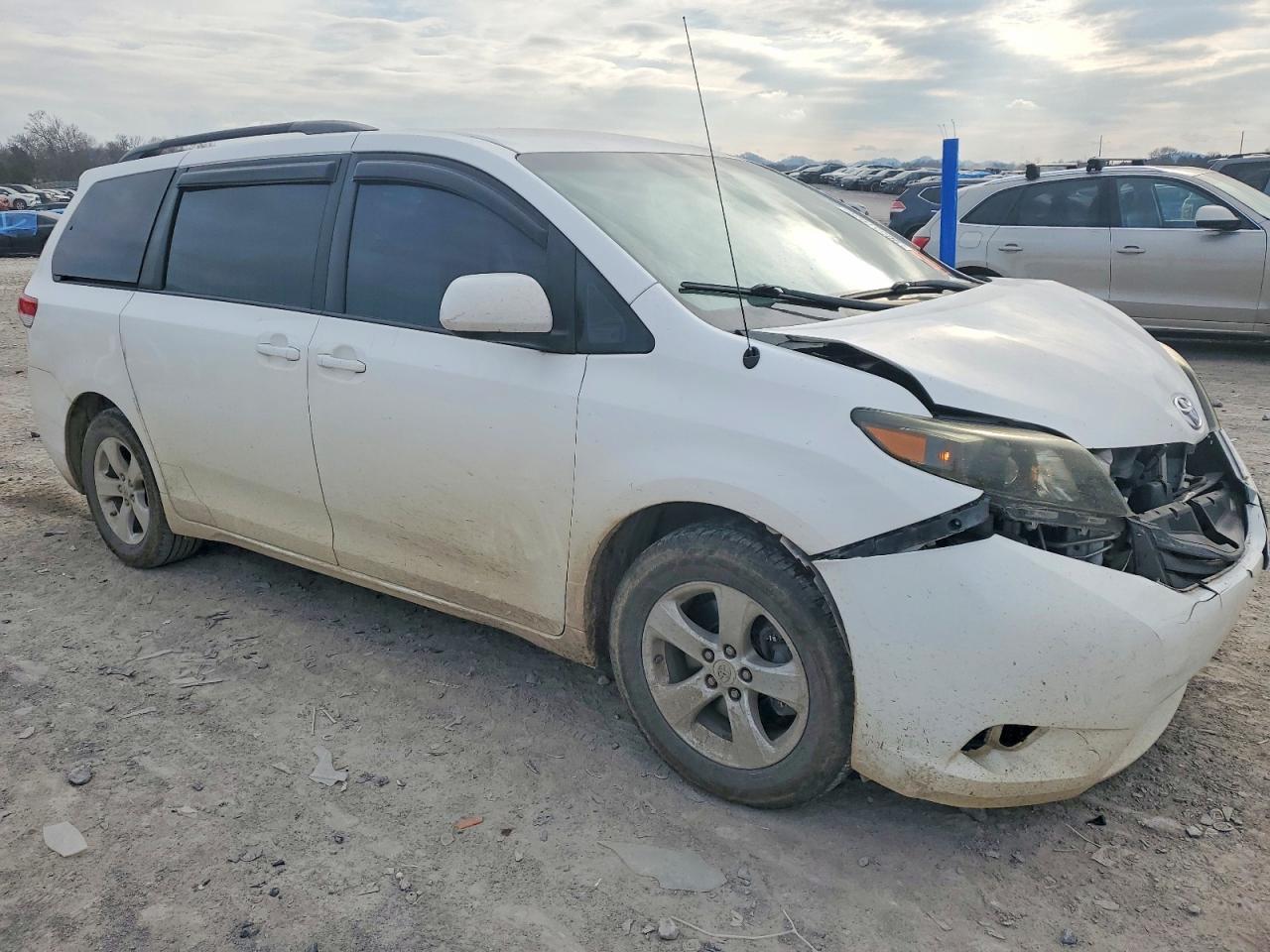 2011 TOYOTA SIENNA
