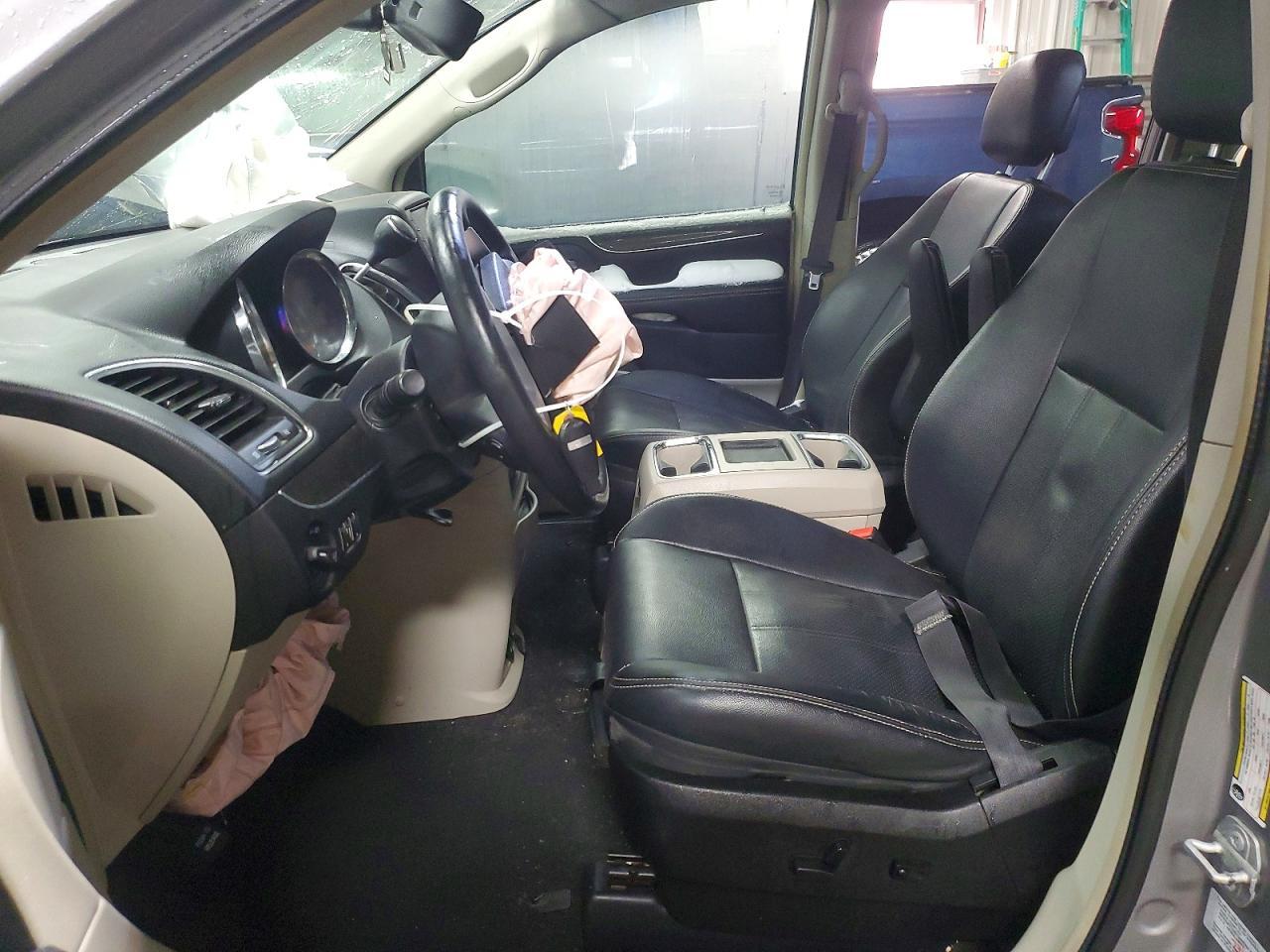 2016 CHRYSLER Town & Country