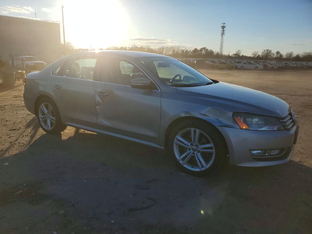 2014 VOLKSWAGEN Passat