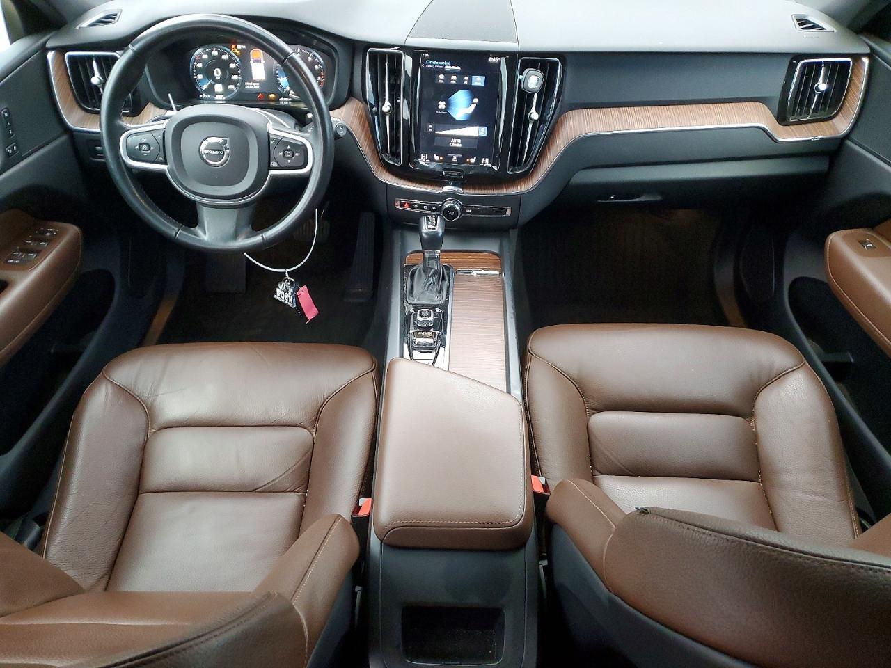 2021 VOLVO XC60