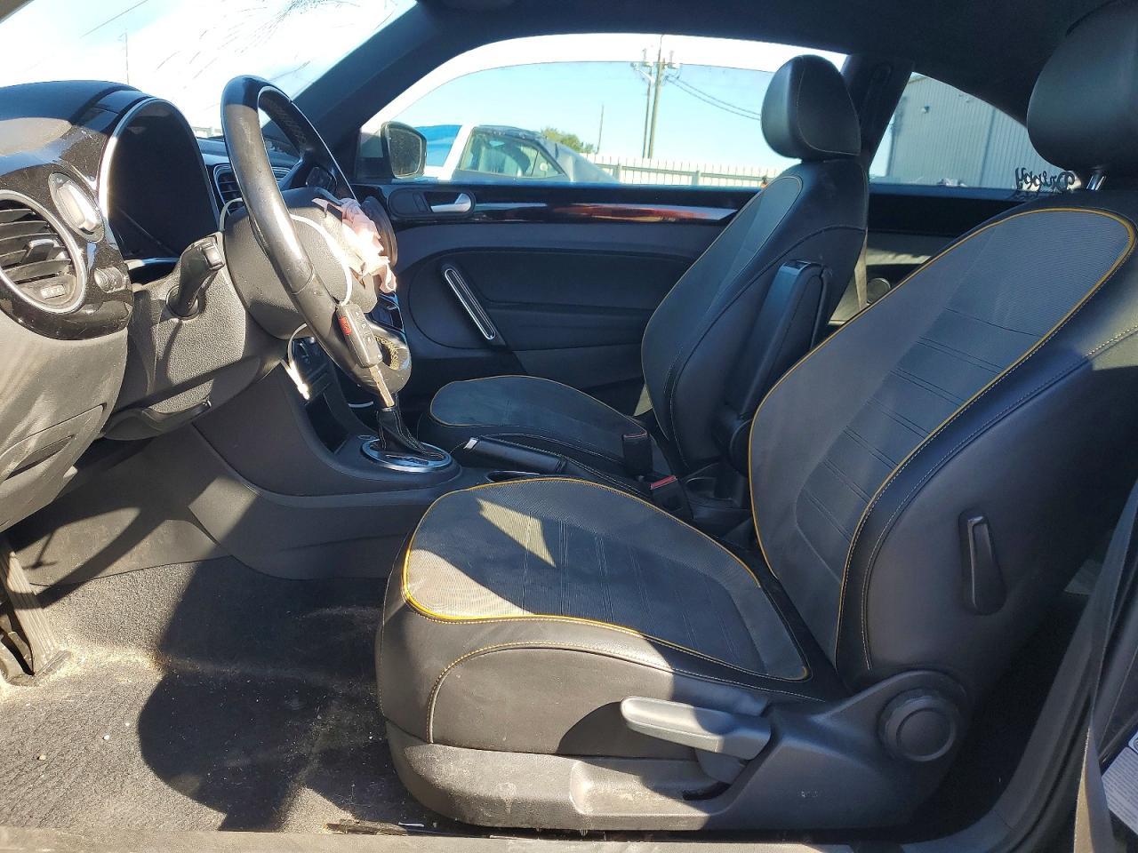 2016 VOLKSWAGEN Beetle