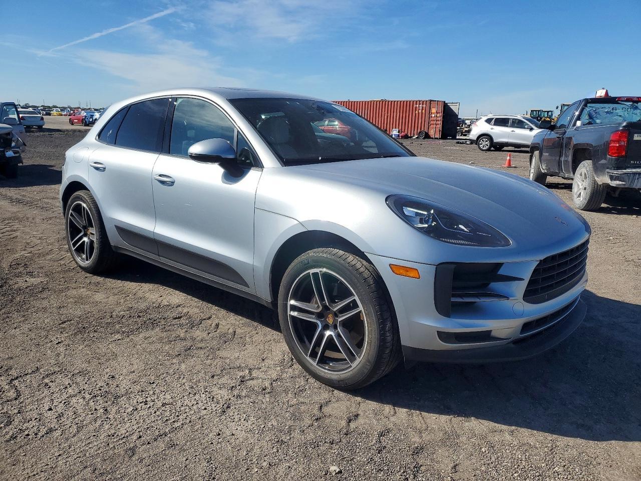 2020 PORSCHE Macan