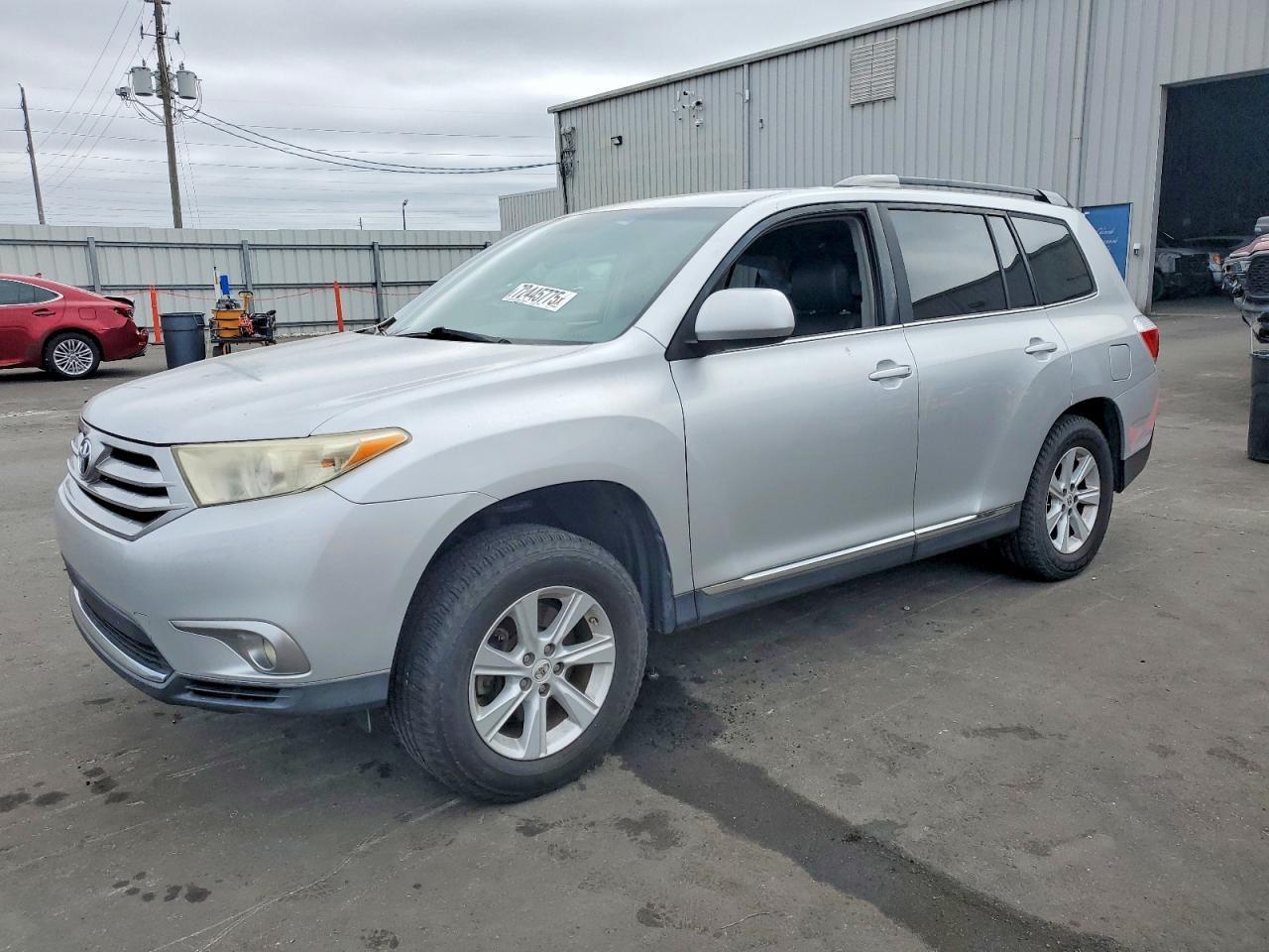 2011 TOYOTA HIGHLANDER