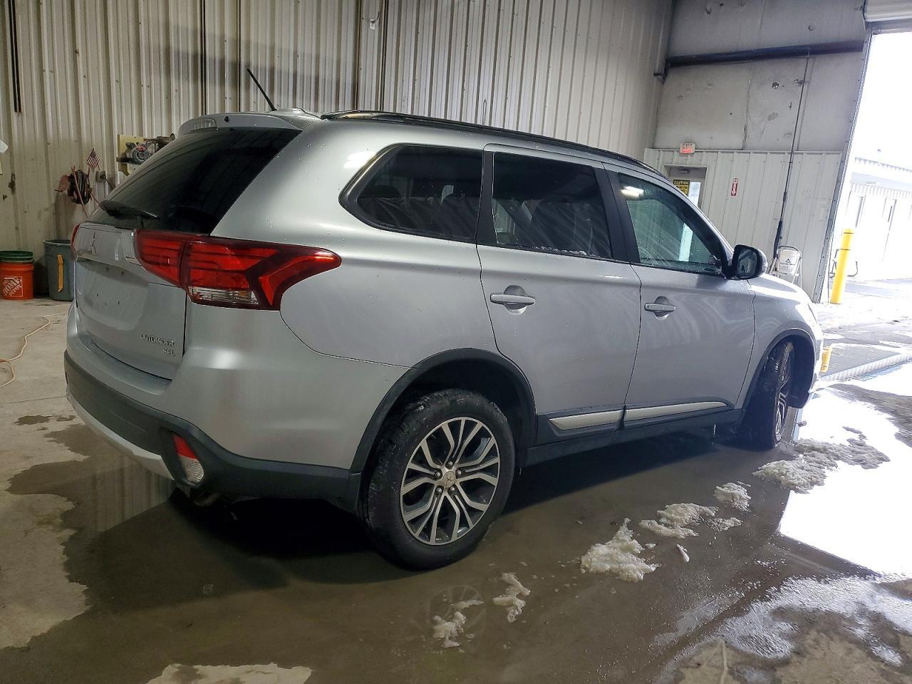 2016 MITSUBISHI outlander