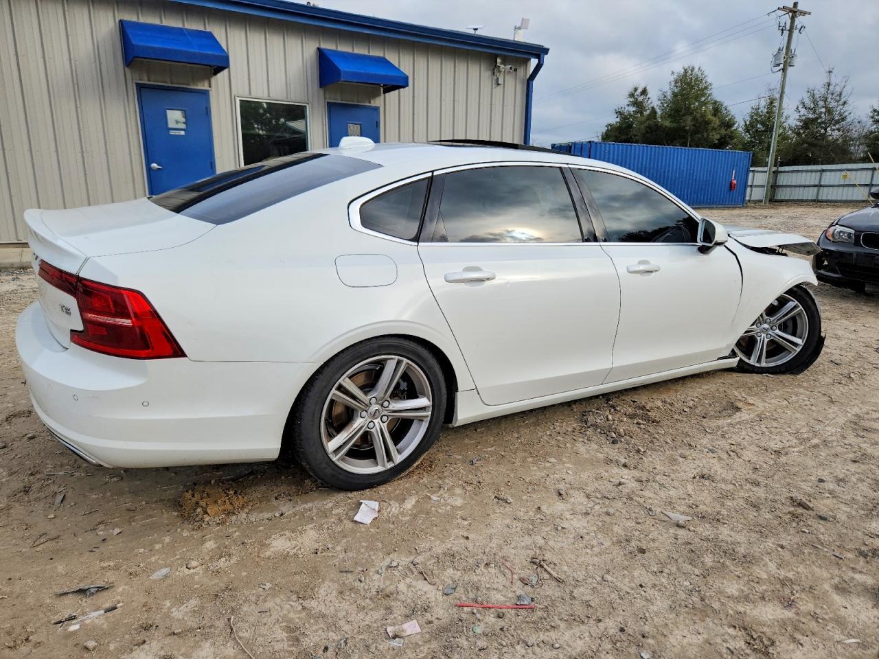 2018 VOLVO S90