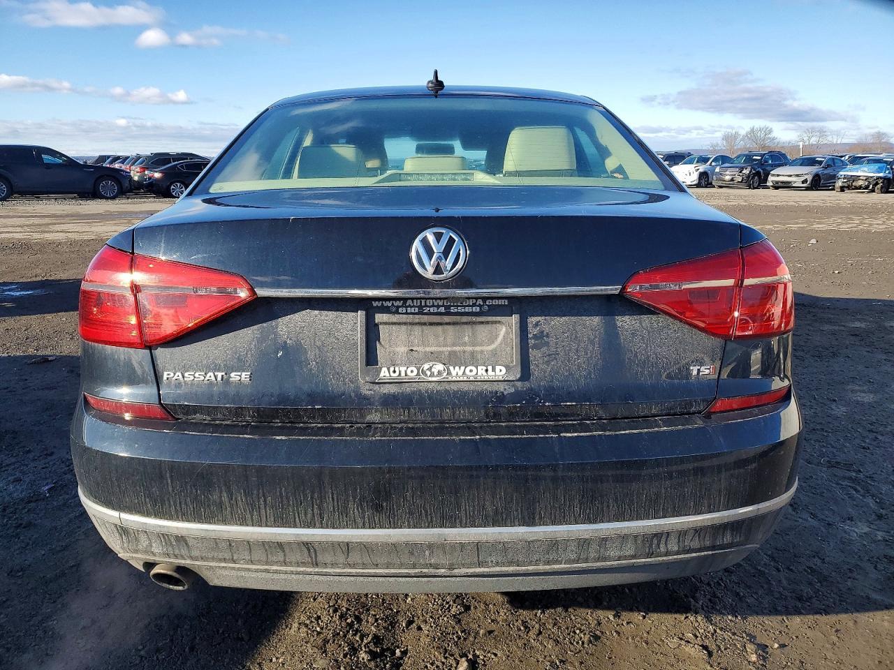 2016 VOLKSWAGEN Passat