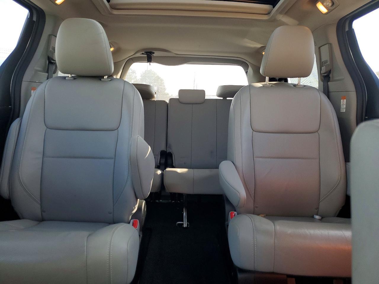 2015 TOYOTA SIENNA