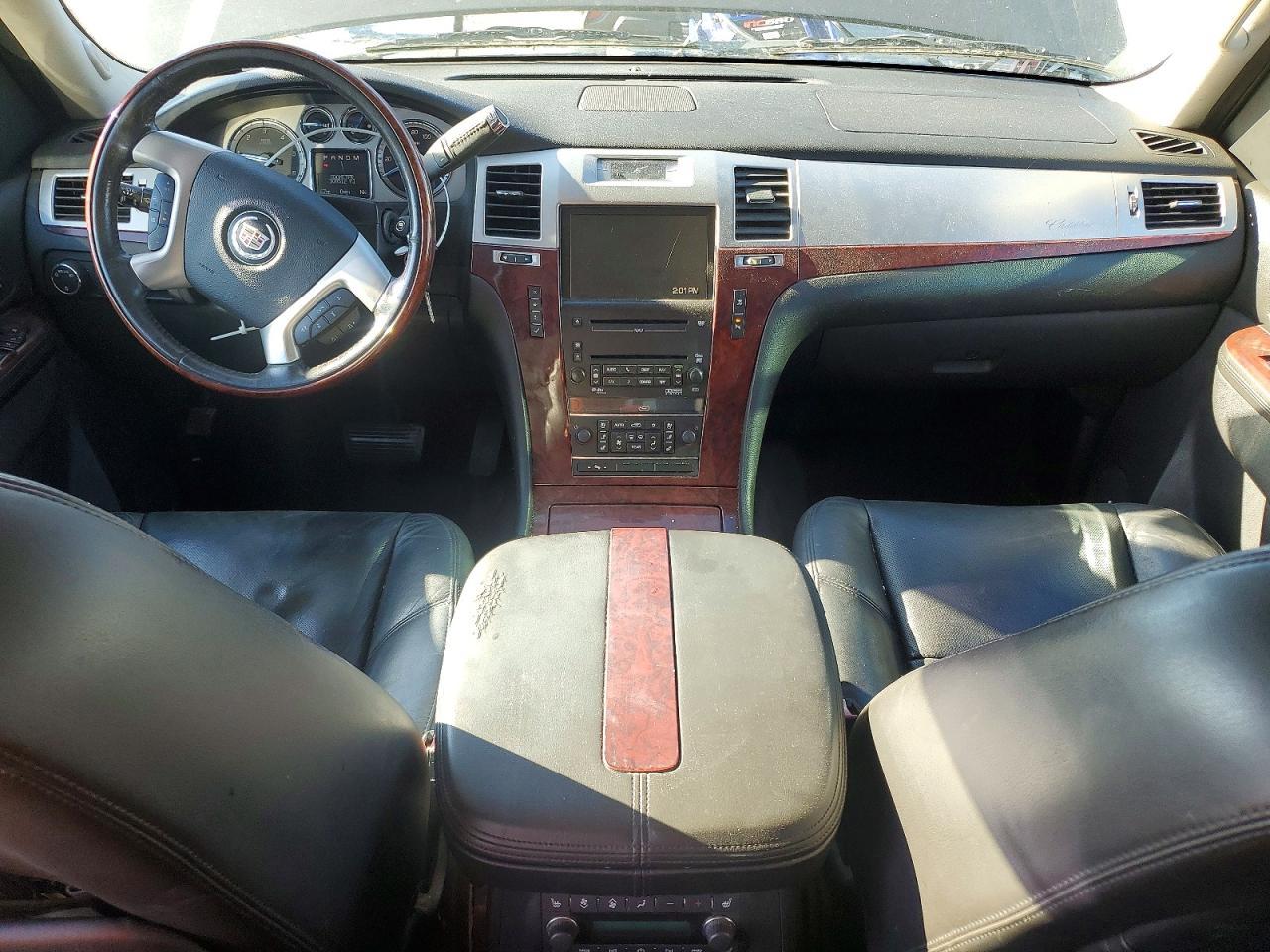 2010 CADILLAC ESCALADE