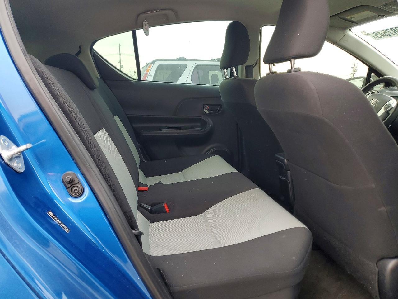 2016 TOYOTA Prius c