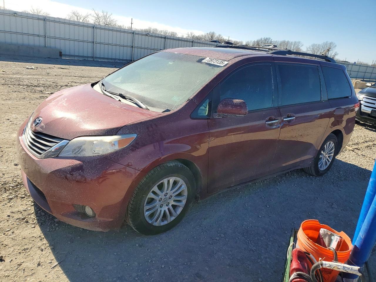 2013 TOYOTA SIENNA