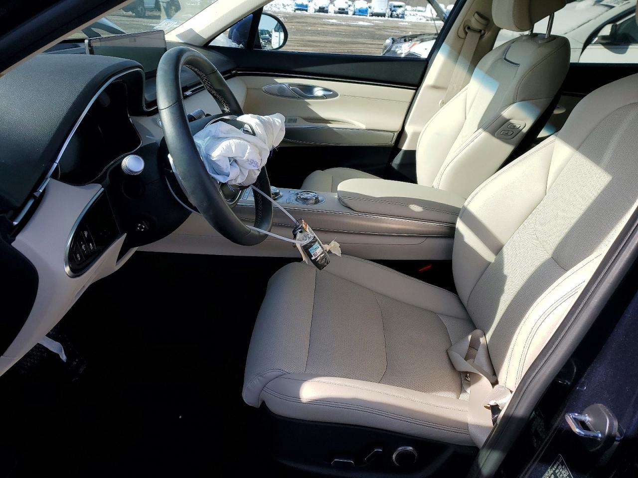 2025 GENESIS GV70
