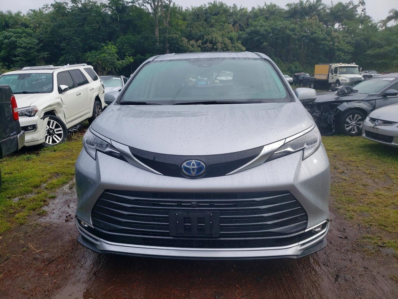 2023 TOYOTA SIENNA