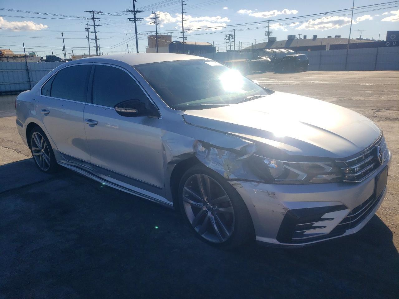 2016 VOLKSWAGEN Passat