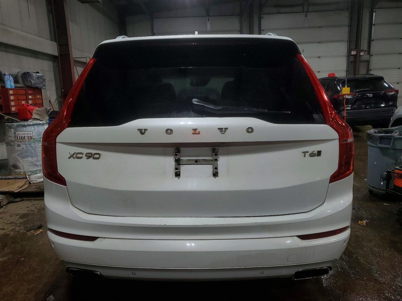 2016 VOLVO XC90