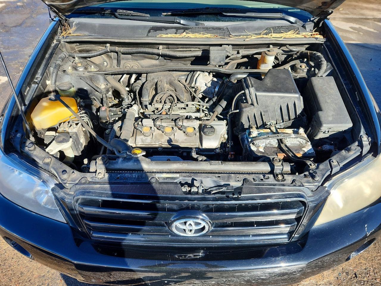 2004 TOYOTA HIGHLANDER
