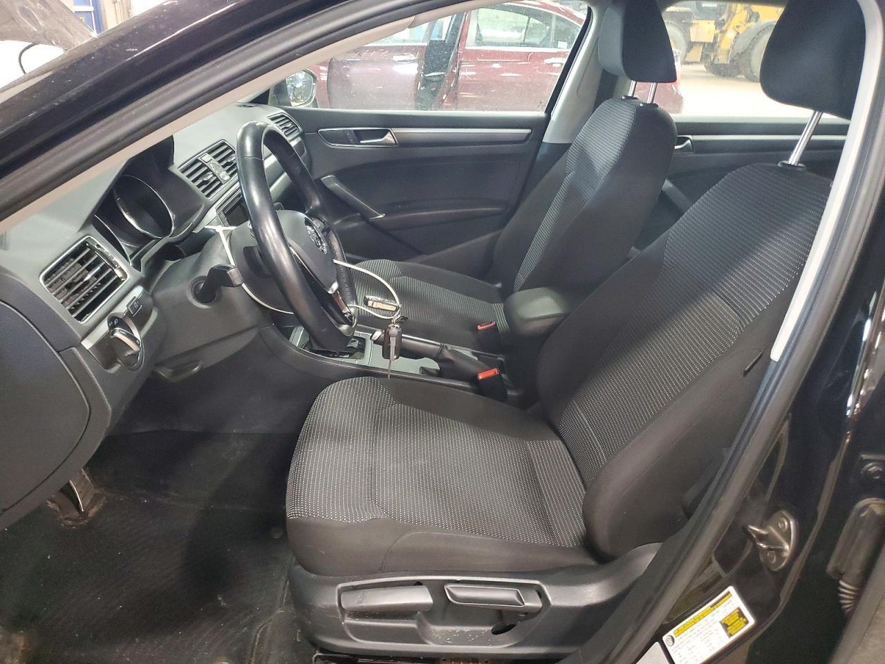 2016 VOLKSWAGEN Passat