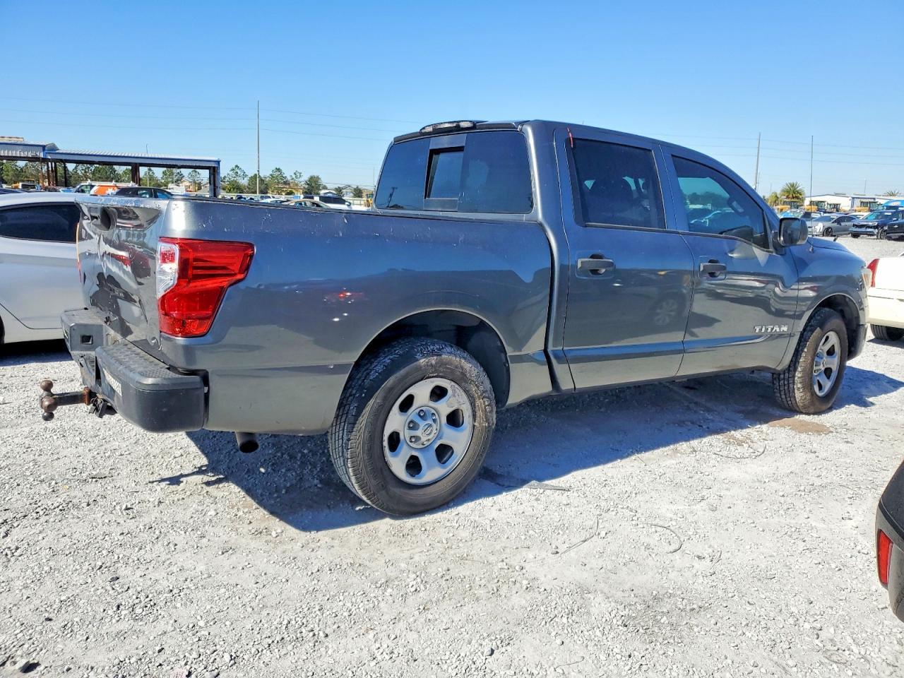 2017 NISSAN Titan