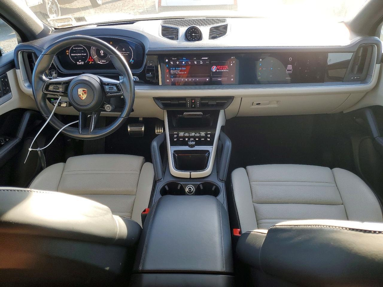 2024 PORSCHE CAYENNE