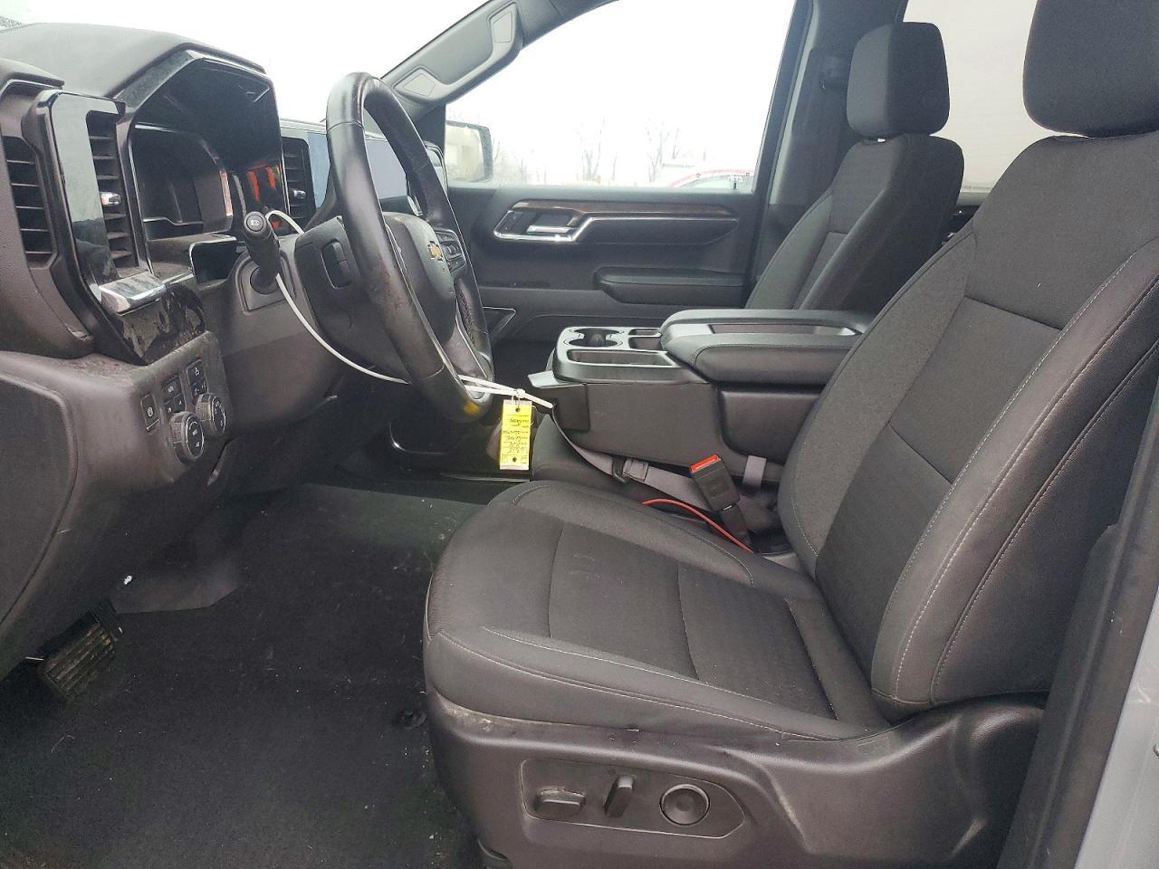 2024 CHEVROLET Silverado
