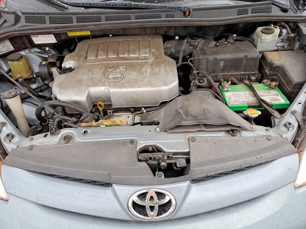 2010 TOYOTA SIENNA