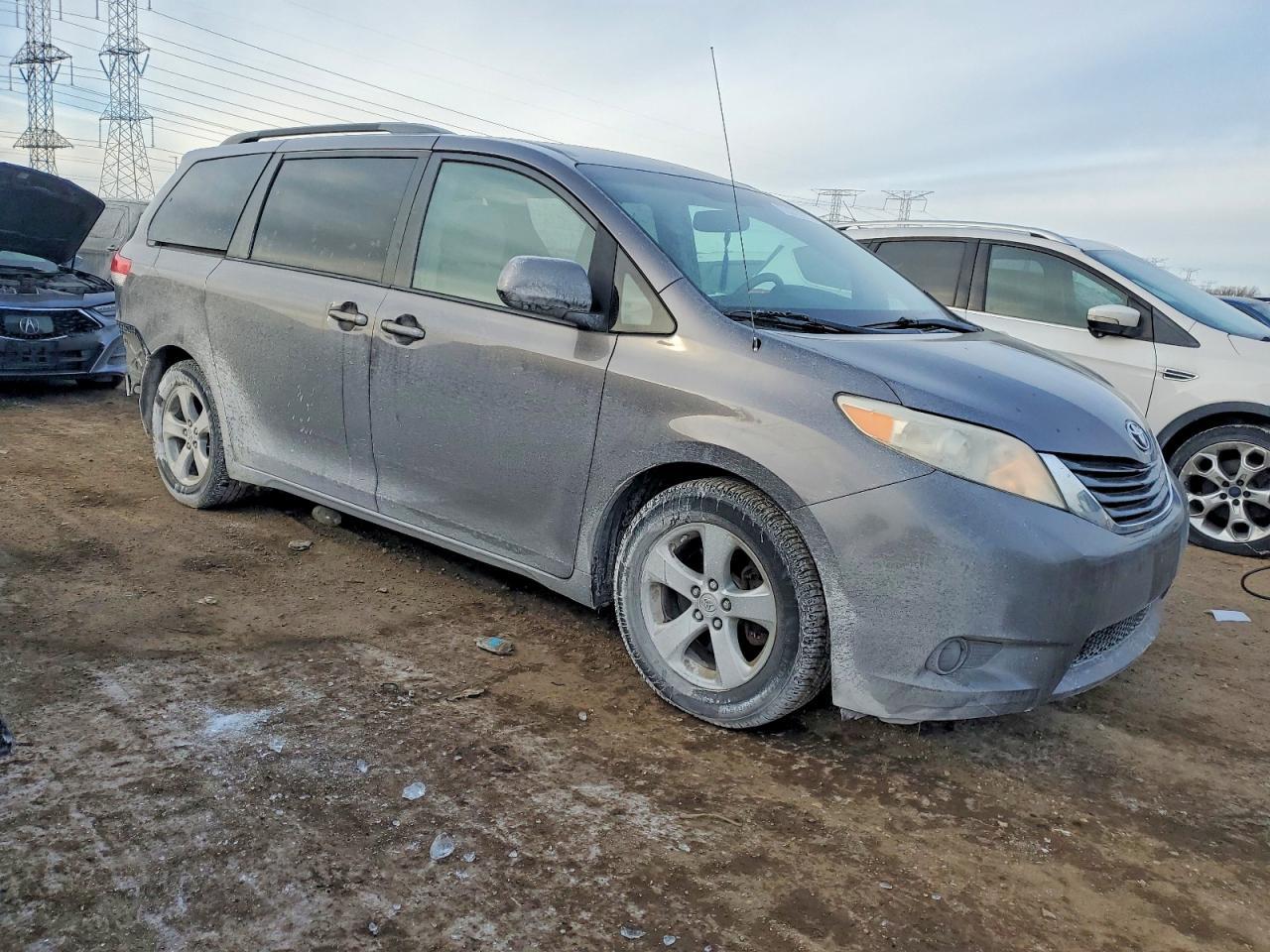 2011 TOYOTA SIENNA