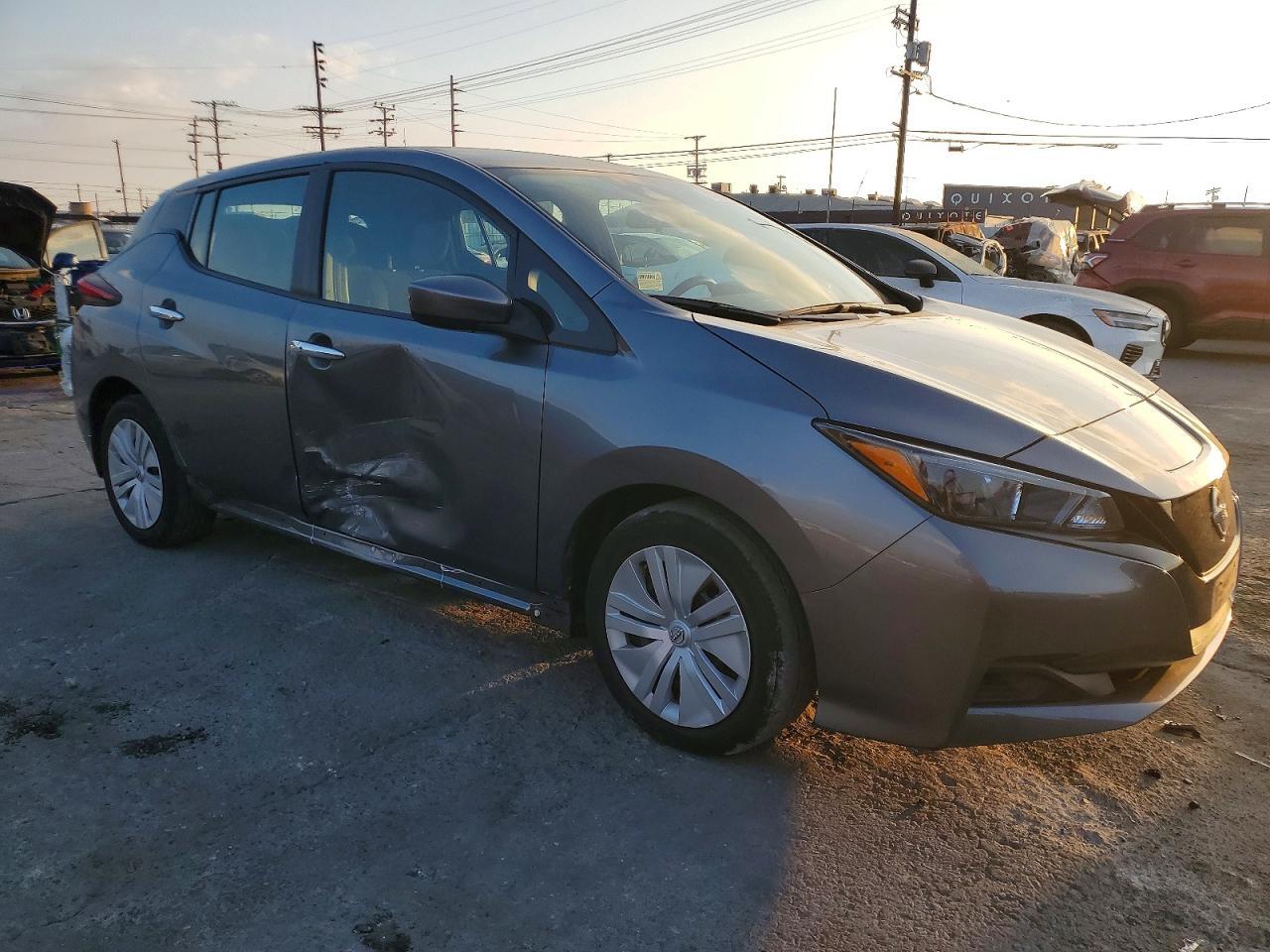 2023 NISSAN LEAF