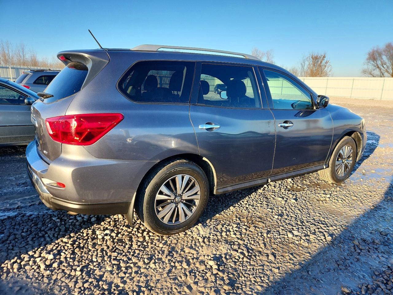 2017 NISSAN PATHFINDER