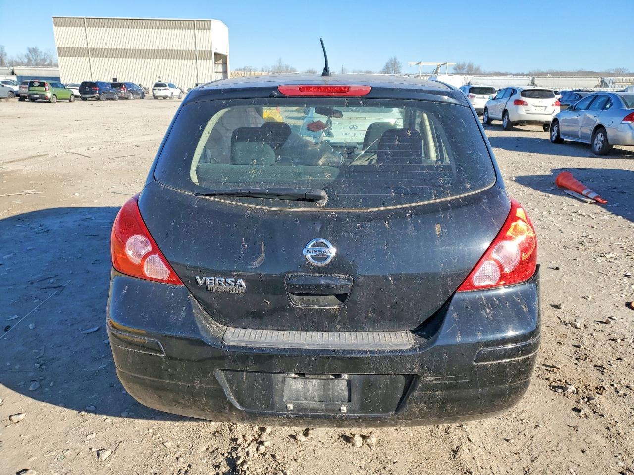 2011 NISSAN VERSA