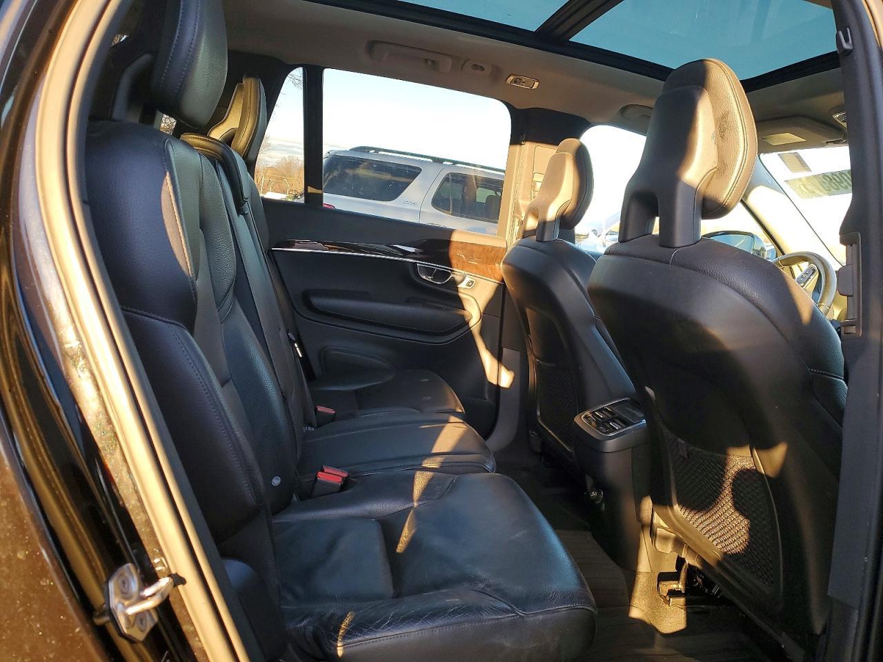 2017 VOLVO XC90