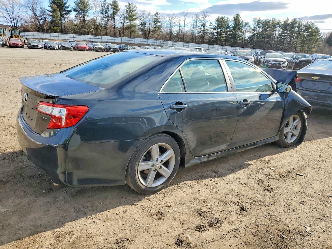 2014 TOYOTA CAMRY