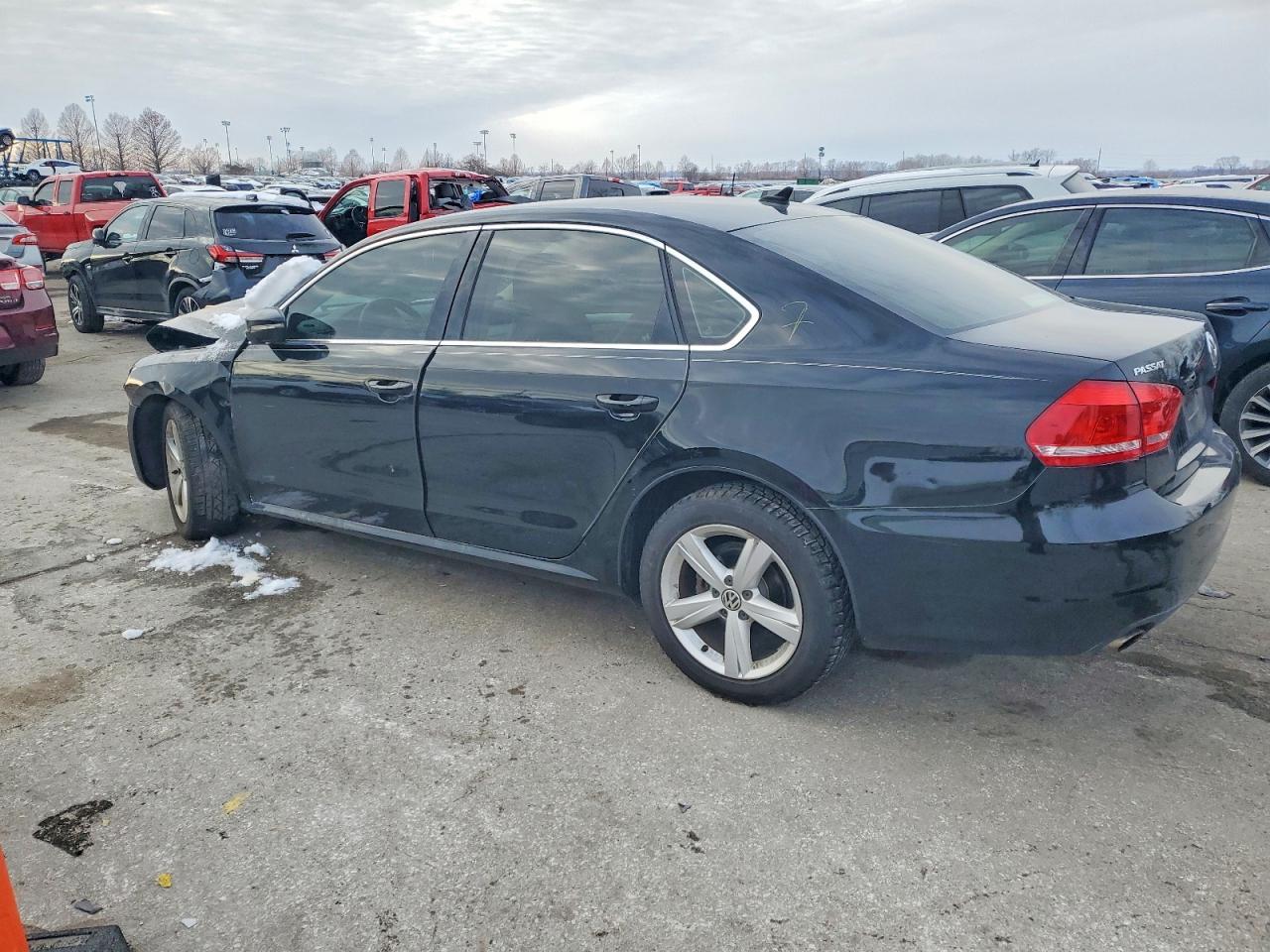 2012 VOLKSWAGEN Passat