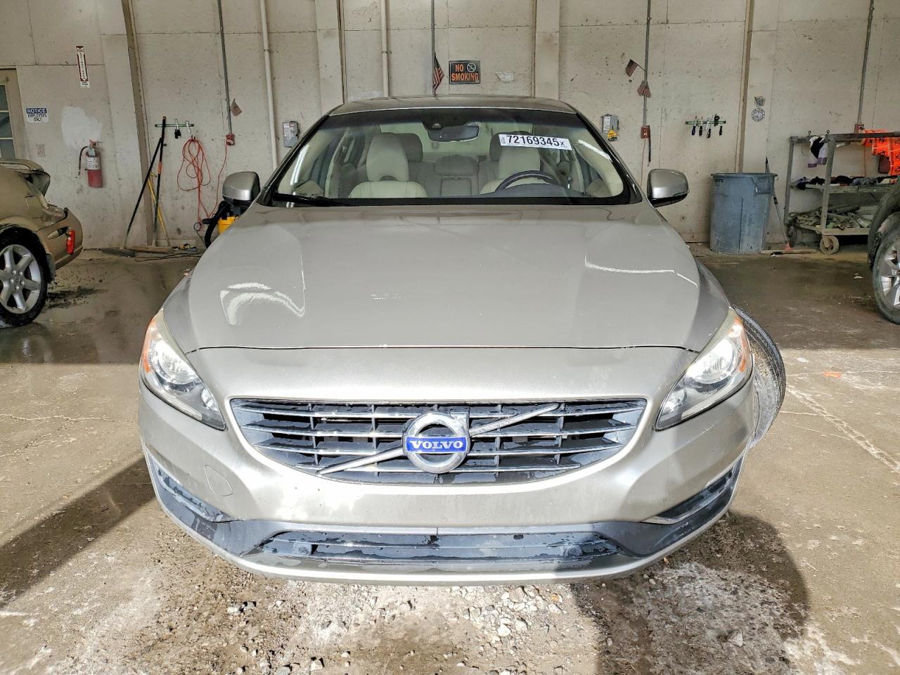 2015 VOLVO S60